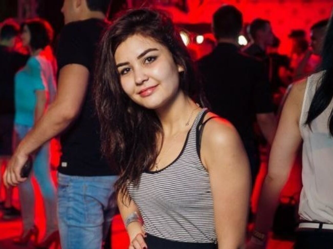 Алтынай в ночном клубе накануне гибели