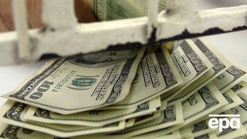 Нацбанк укрепил гривну к основным валютам