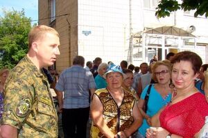 Начальник милиции Донецкой области Вячеслав Аброськин встретился с жителями Марьинки