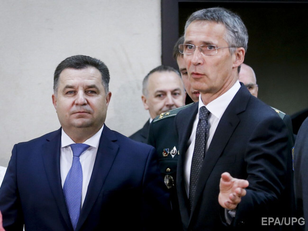 В Брюсселе проходит встреча Столтенберга и Полторака