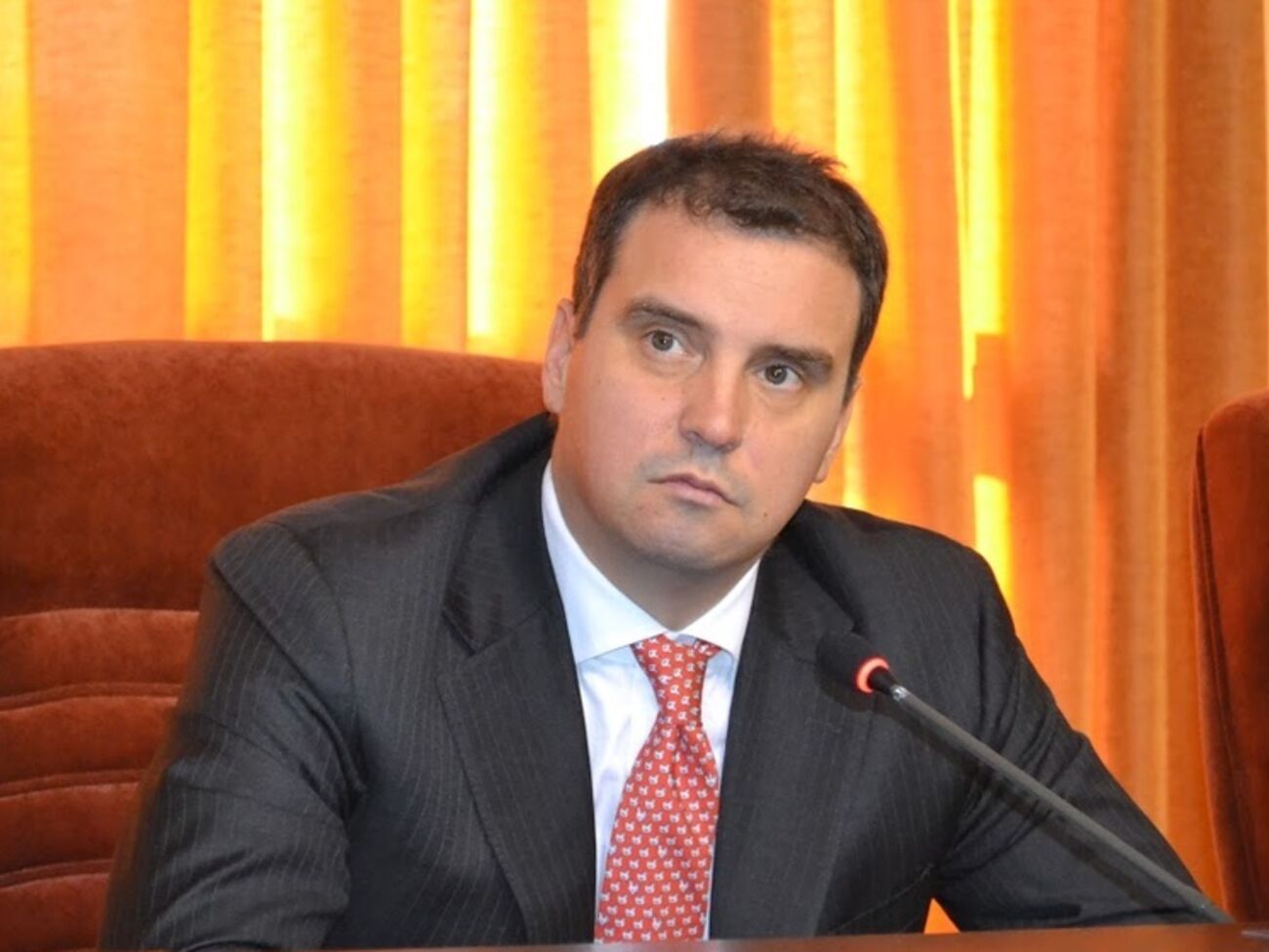 Абромавичус считает, что правительство должно помочь бизнесу в сложной ситуации