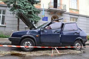 Возле райотдела милиции во Львове произошел взрыв. Фоторепортаж