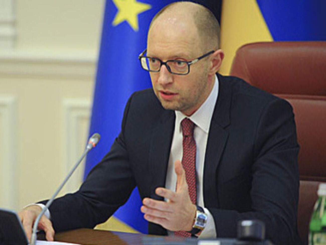 Яценюк:&nbsp;Для выполнения "контракта" необходима совместная работа бизнеса и власти