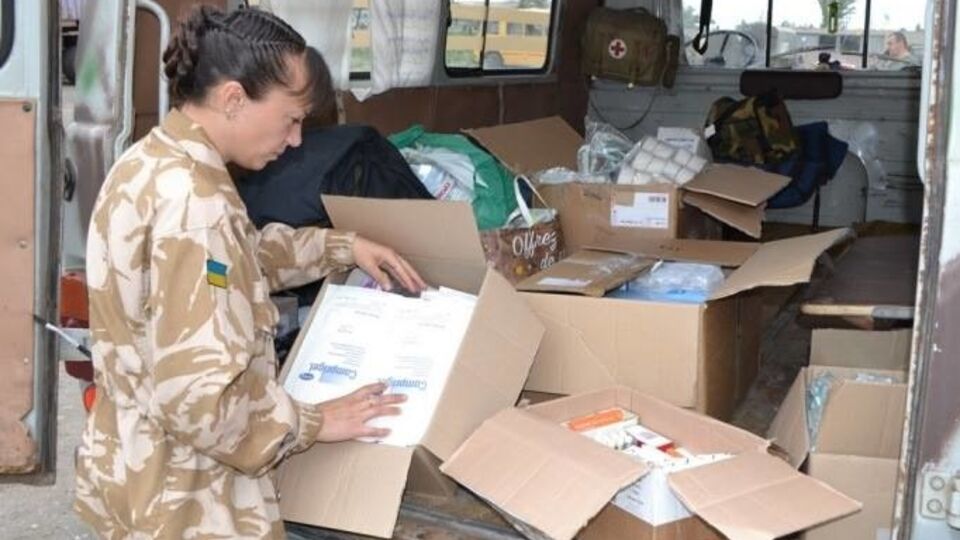 Военным медикам передали помощь из Швейцарии