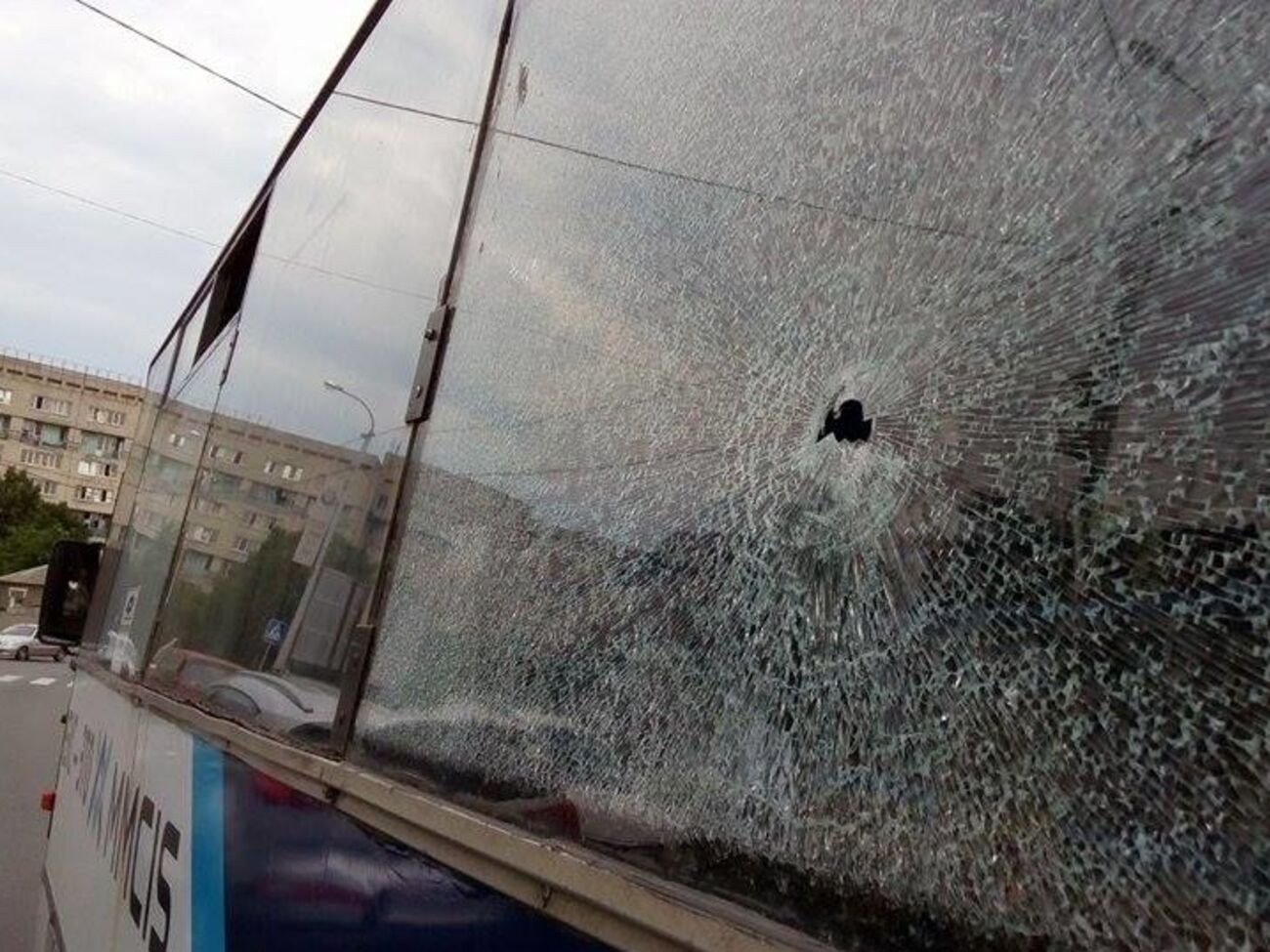 Обстрелянный автобус на ул. Чкалова