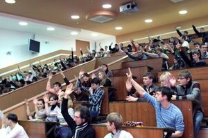 Студенты, оставшиеся учиться в "ДНР" попробуют получить дипломы в России и Крыму