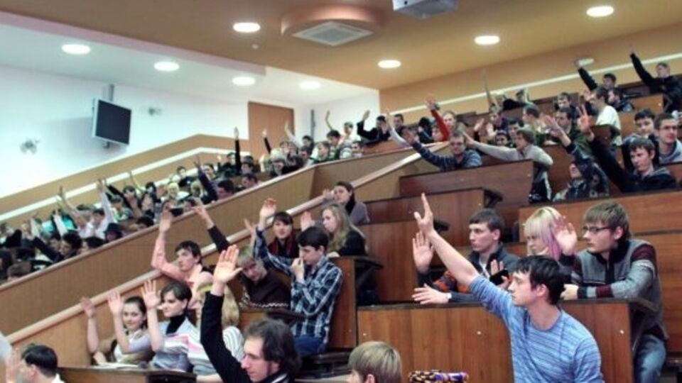 Студенты, оставшиеся учиться в "ДНР" попробуют получить дипломы в России и Крыму