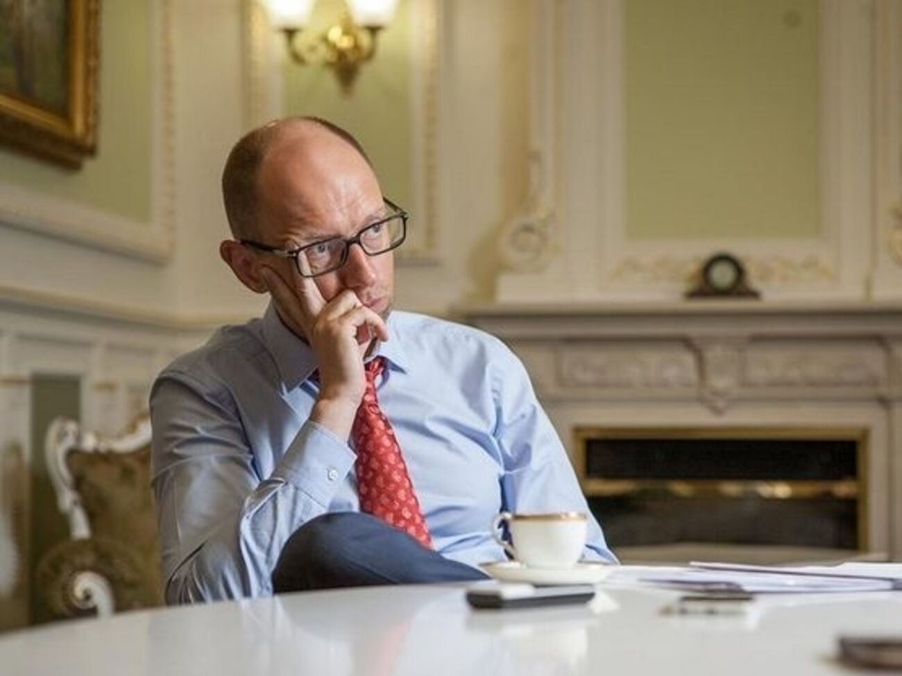 Премьер-министр Арсений Яценюк считает уход в отставку предательством