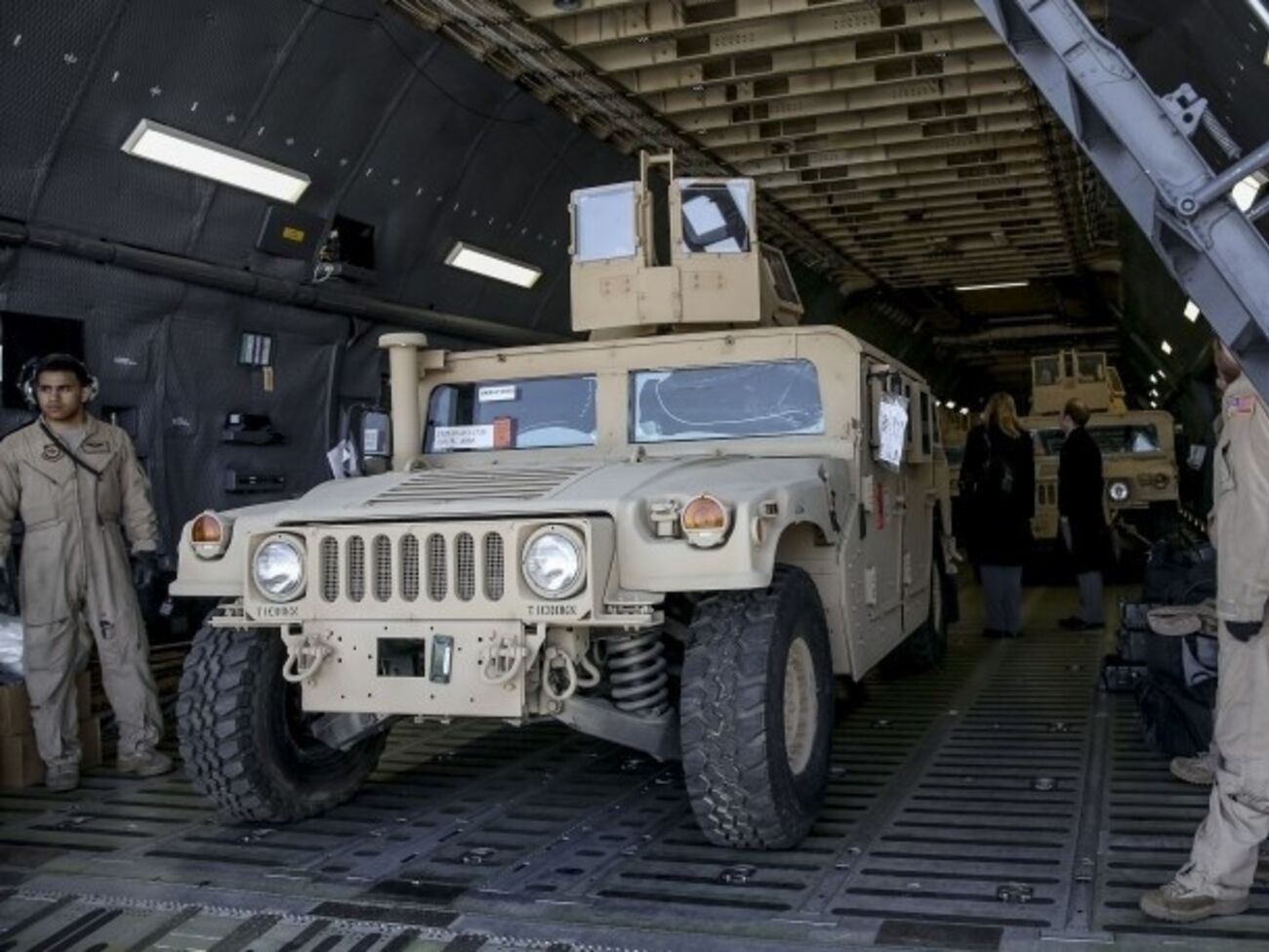 В середине июля в Украину прибудут еще 100 HMMWV