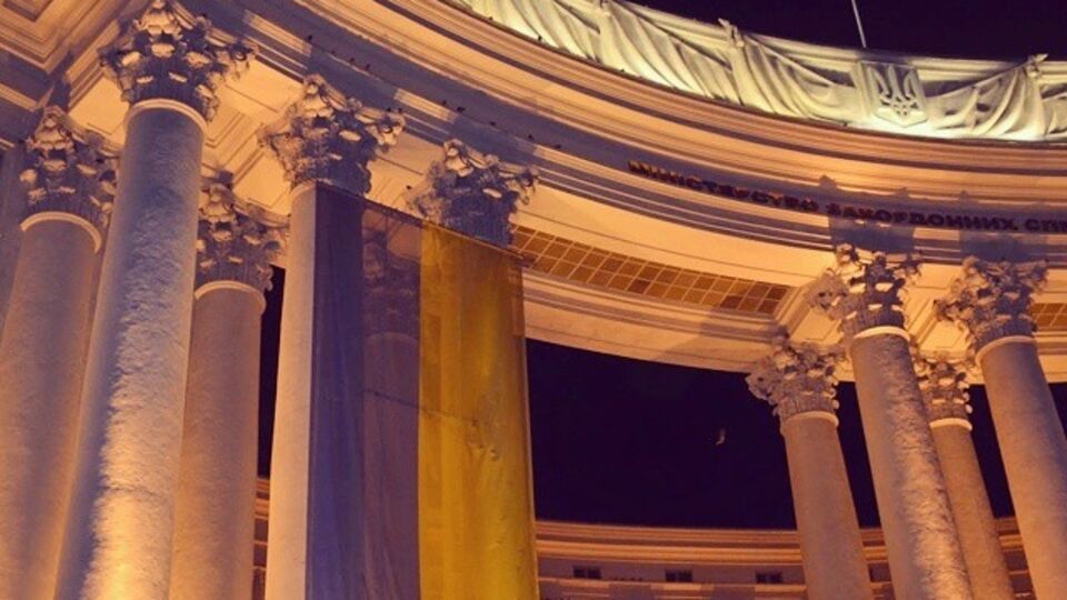 МИД Украины выразил протест из-за пересечения границы очередным российским "гумконвоем"