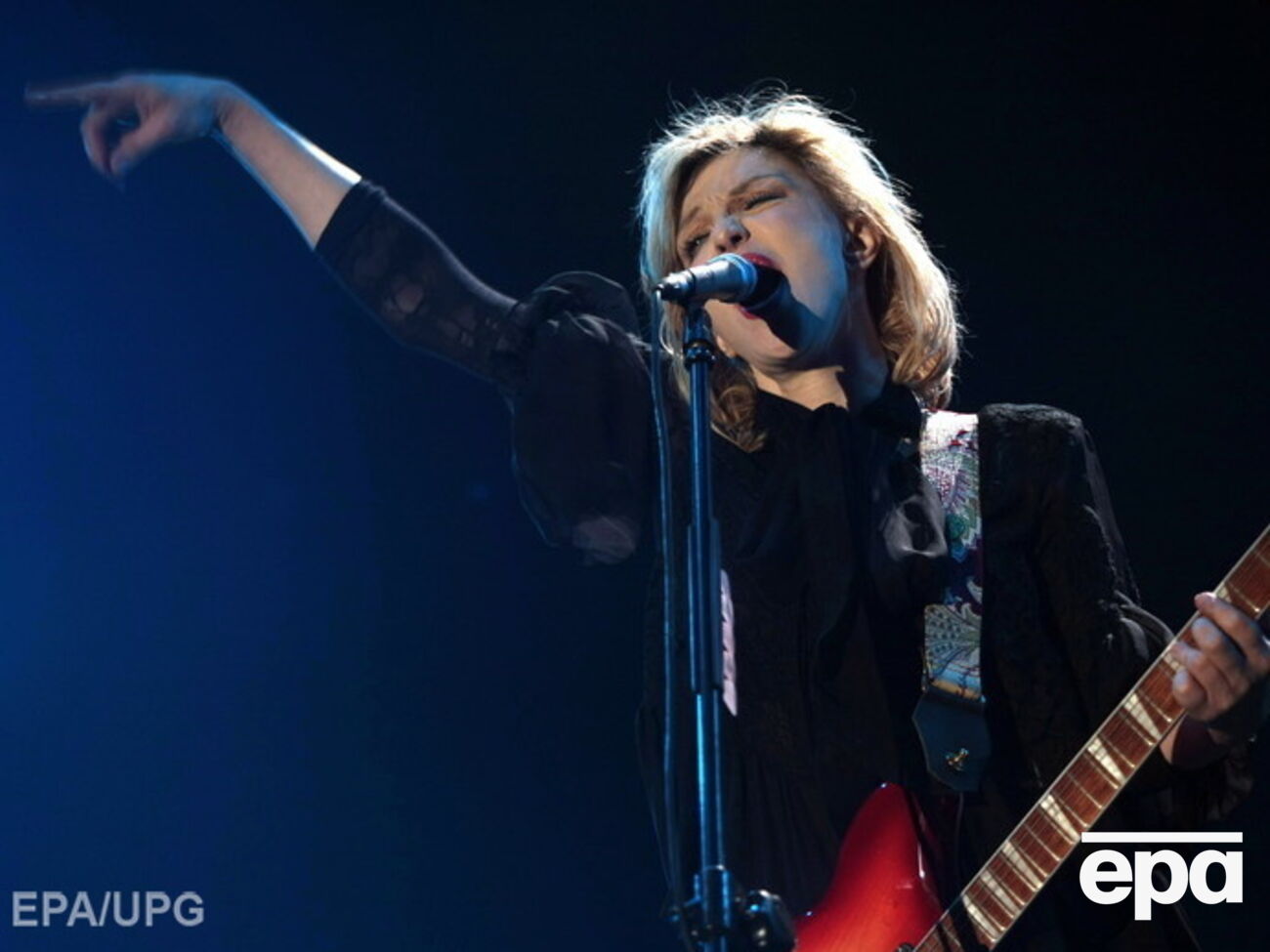 Кортни Лав спасли проезжающие рядом мотоциклисты, которым ей пришлось заплатить