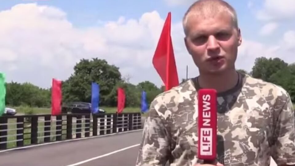 Репортер LifeNews Сергей Давыденко.