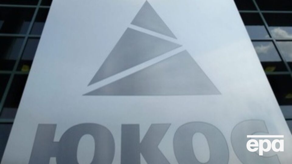 Соцопрос: 60% россиян считают решение Гаагского суда по делу ЮКОСа политически мотивированным