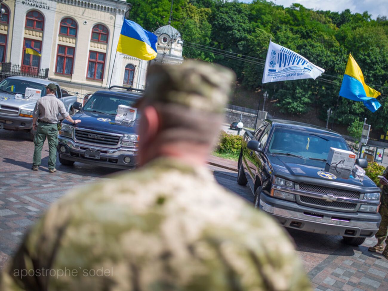 Передача техники, медикаментов и защитных средств бойцам АТО