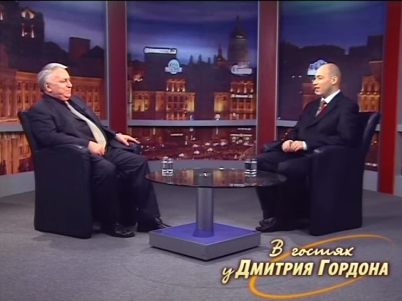 Владимир Калиниченко: Распахивается лифт, оттуда выскакивают три человека с оружием. Я понял: мне конец