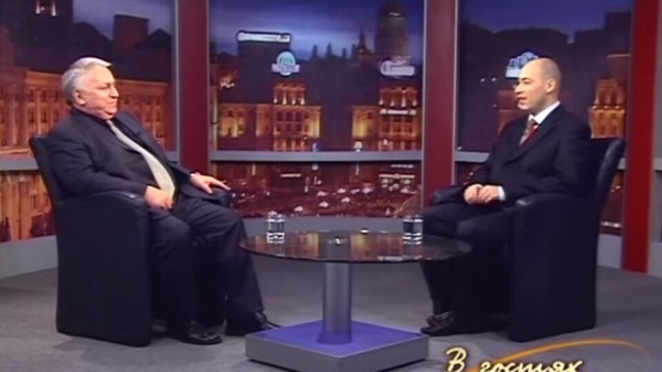 Владимир Калиниченко: Распахивается лифт, оттуда выскакивают три человека с оружием. Я понял: мне конец
