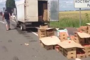 Задержанный правоохранителями грузовик с товарами для "ДНР"