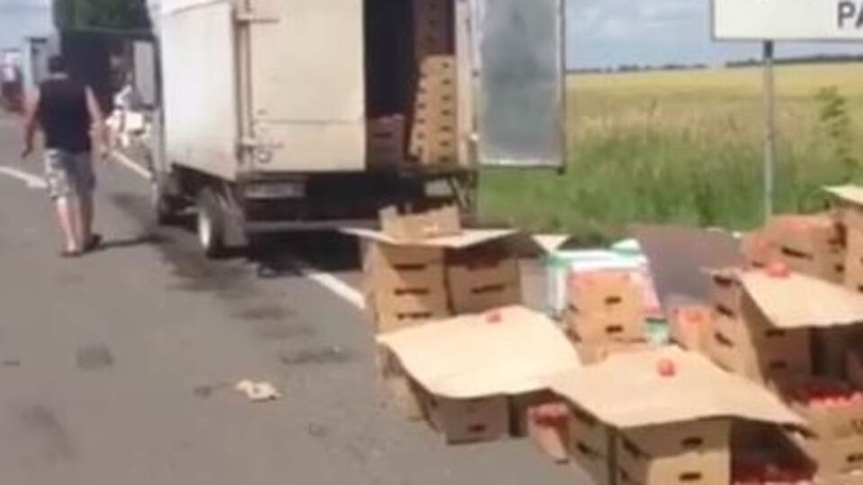 Задержанный правоохранителями грузовик с товарами для "ДНР"