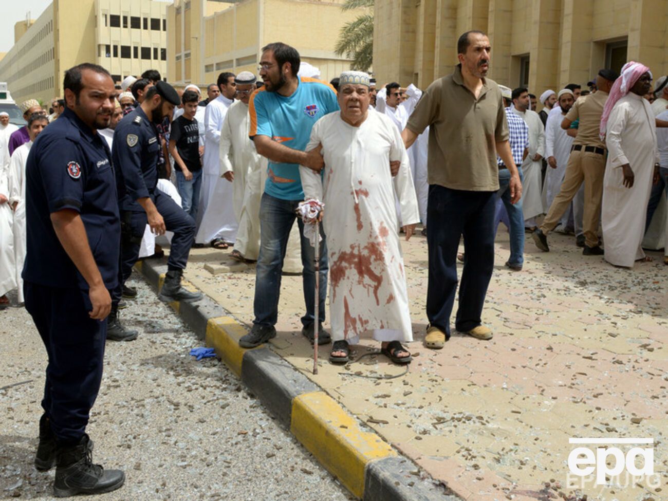 В шиитской мечети в столице Кувейта произошел взрыв. Фоторепортаж