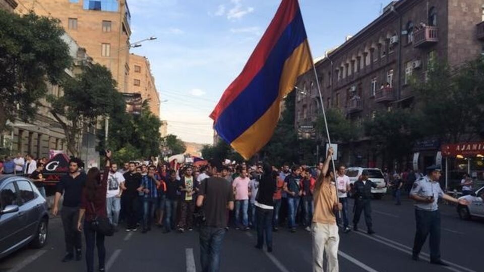 Протесты в Ереване продолжаются