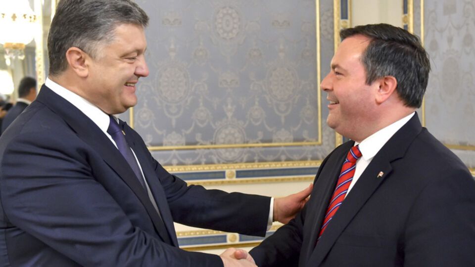 Кенни обсудил с Порошенко проведение совместных военных учений