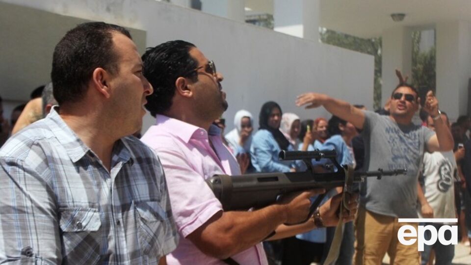 В Тунисе террористы расстреляли отдыхающих на пляже. Фоторепортаж