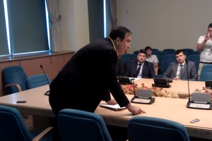 Саакашвили — главе Госавиаслужбы: Вы поменяли государственный интерес на указания олигархов, и нечего тут лыбиться. Видео