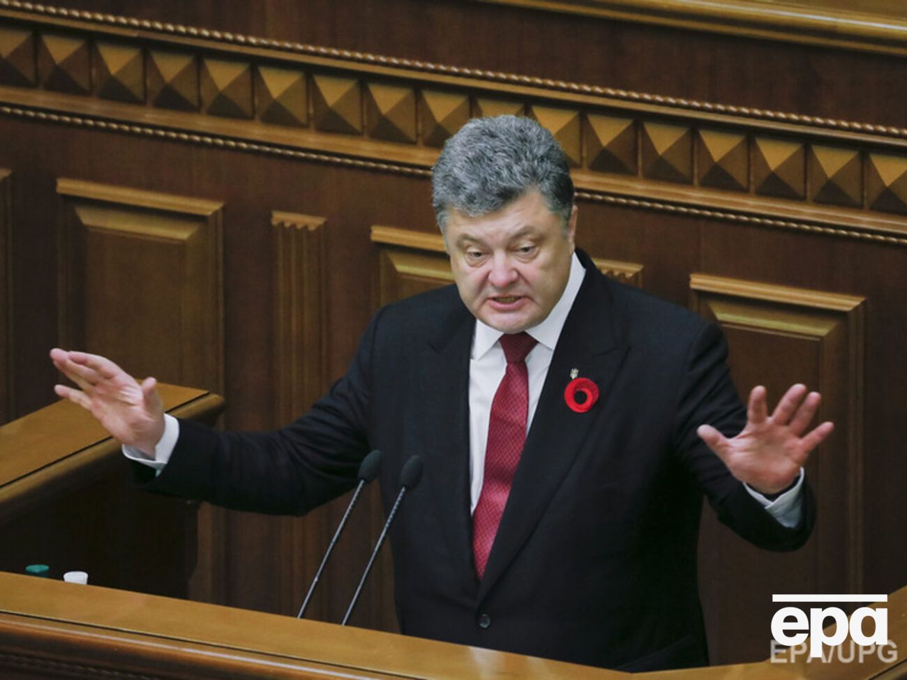 Порошенко считает необходимым отменить депутатскую неприкосновенность