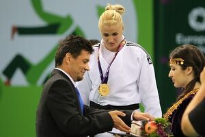 Инна Черняк на подиуме Европейских игр в Баку