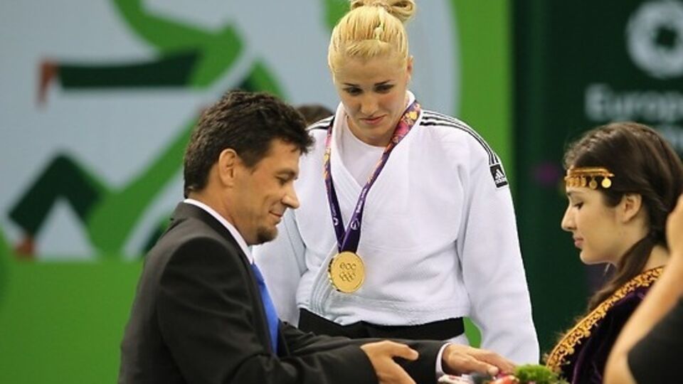 Инна Черняк на подиуме Европейских игр в Баку