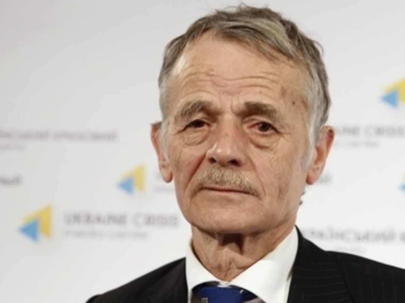 Джемилев заявил, что крымским татарам отказали в праздновании Дня национального флага без объяснения причин