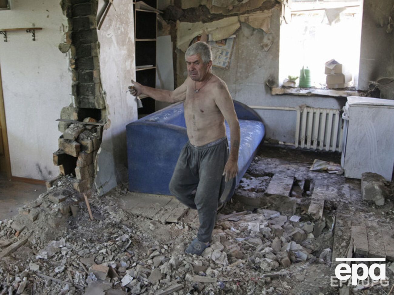 В Станице Луганской в результате обстрелов разрушены два дома