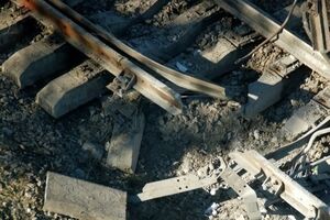 Железнодорожное сообщение невозможно после подрыва колеи