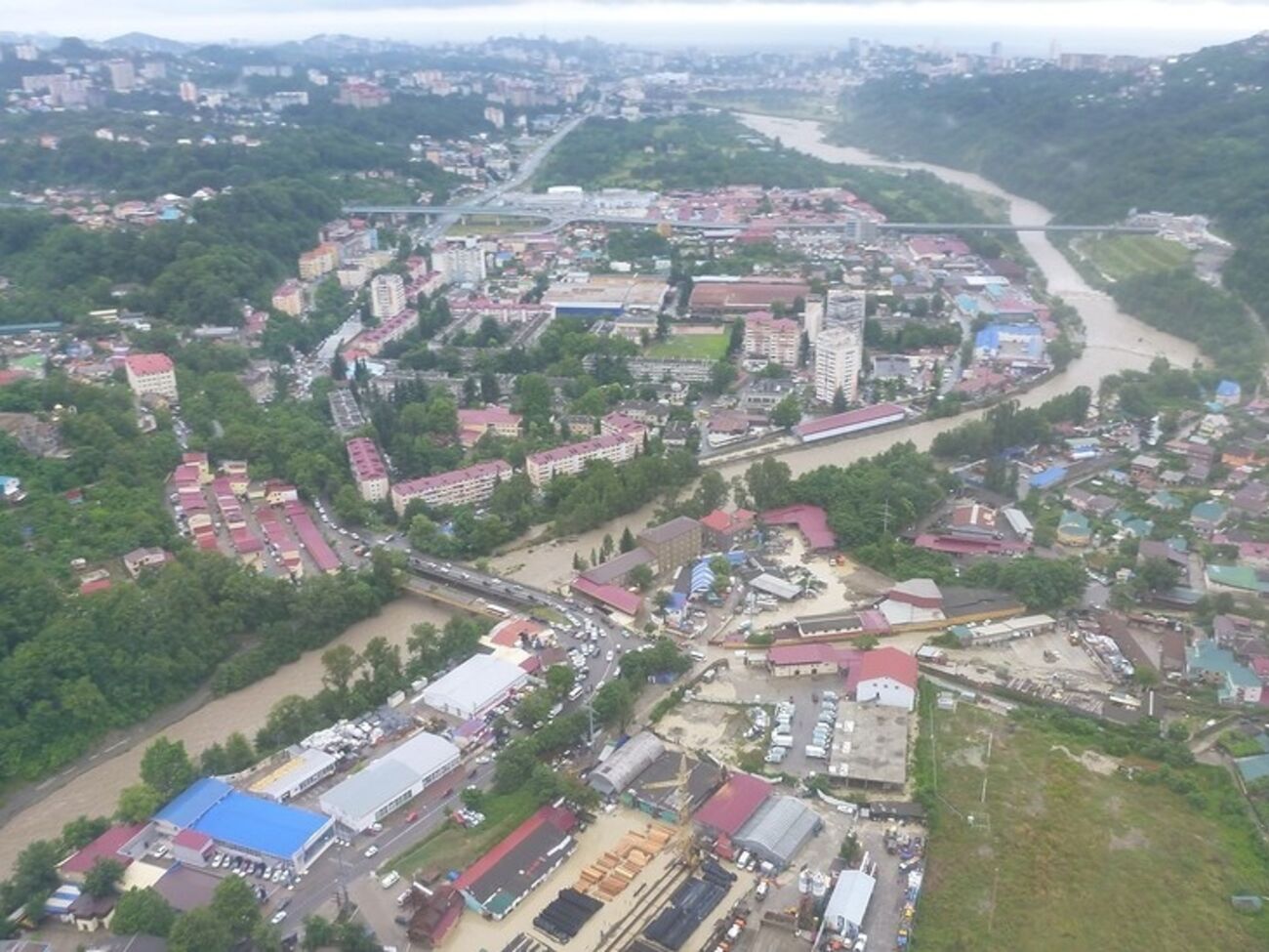 Для откачки воды используются мобильные насосные комплексы, доставленные из Москвы