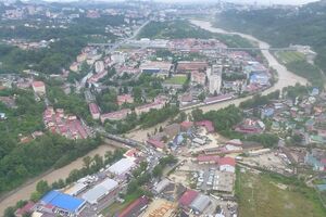 Для откачки воды используются мобильные насосные комплексы, доставленные из Москвы