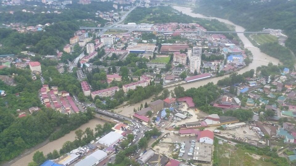 Для откачки воды используются мобильные насосные комплексы, доставленные из Москвы