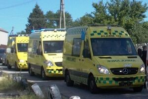 Украинским десантникам передали четыре санитарные машины Mercedes