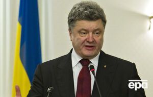 Порошенко поздравил украинцев с Днем Конституции