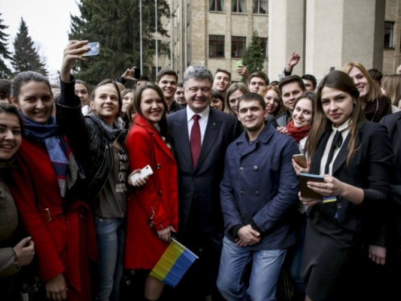 Порошенко:&nbsp;Молодежь стала движущей силой Революции достоинства