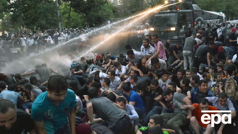 Протесты в Ереване не стихают