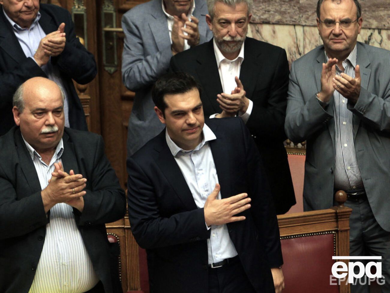 Греческий парламент вынес вопрос об условиях выплаты задолженности на референдум