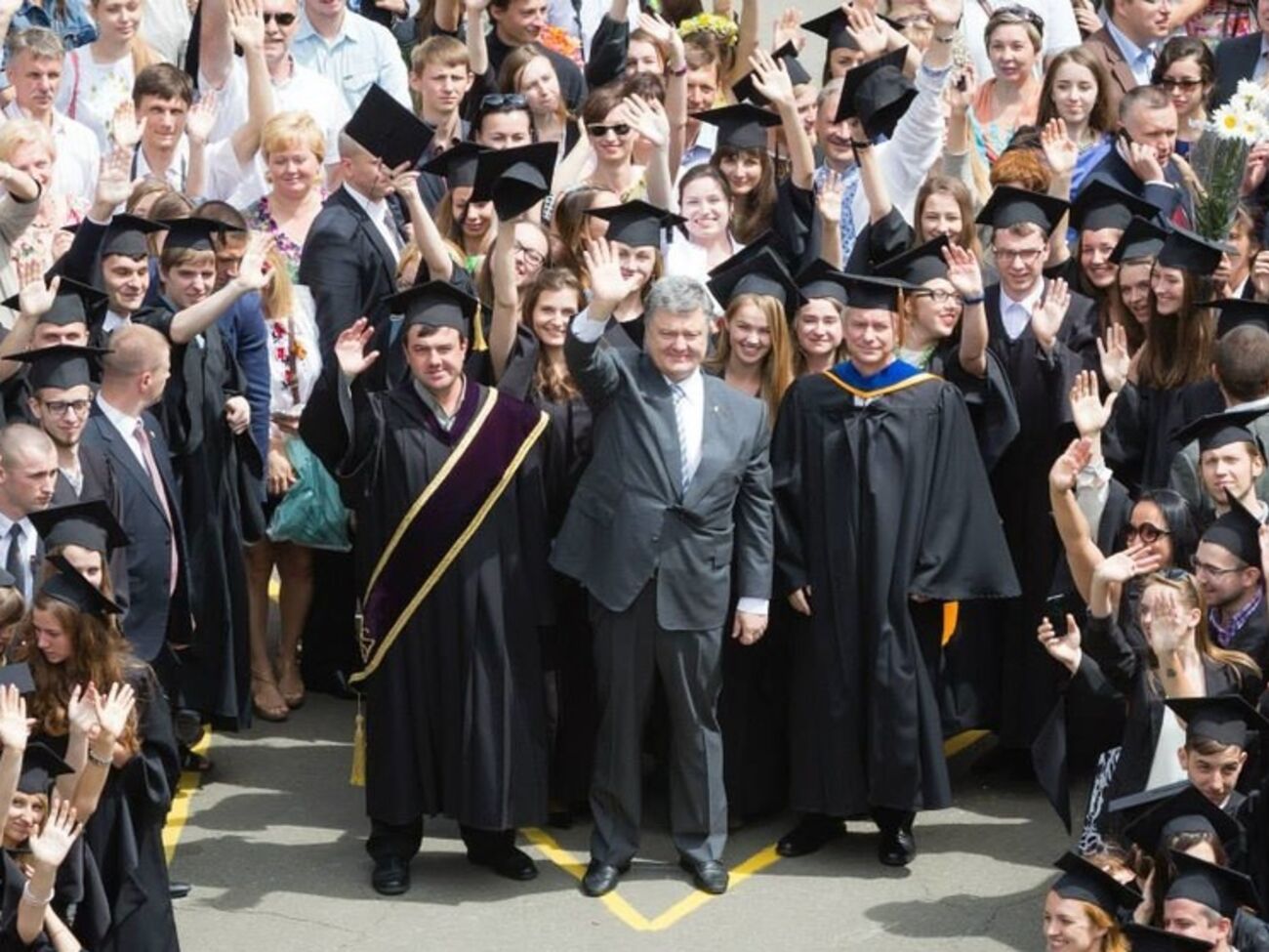 Президент Украины Петр Порошенко в День молодежи посетил Киево-Могилянскую академию