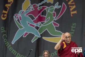 Далай-лама посетил рок-фестиваль в Гластонбери