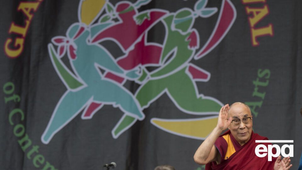 Далай-лама посетил рок-фестиваль в Гластонбери