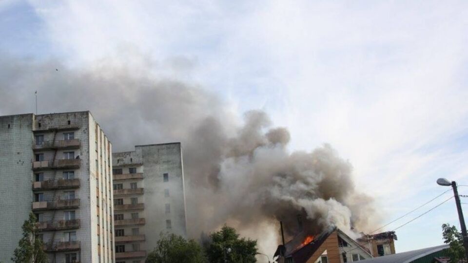 После локализации пожара спасатели продолжили работу