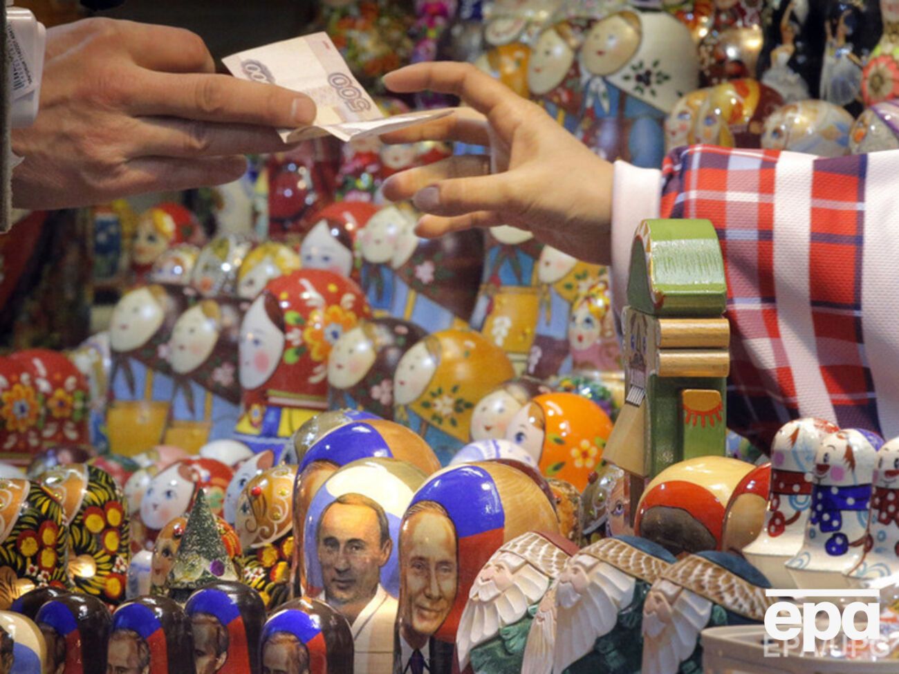 Российский рубль обвалился на фоне кризиса в Греции