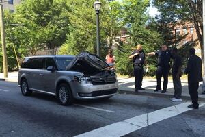 Поврежденный катафалк был найден неподалеку от больницы