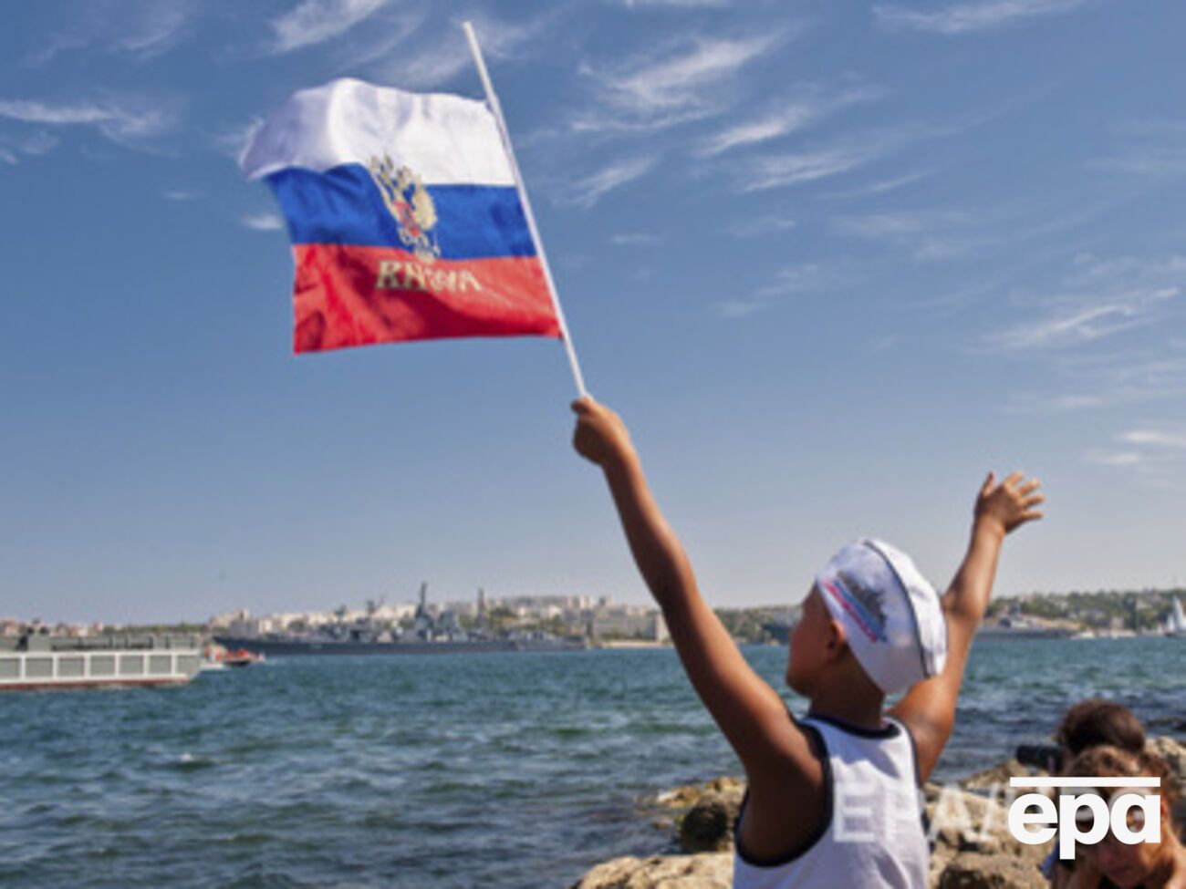 Соцопрос: Аннексию Крыма поддерживают 87% россиян