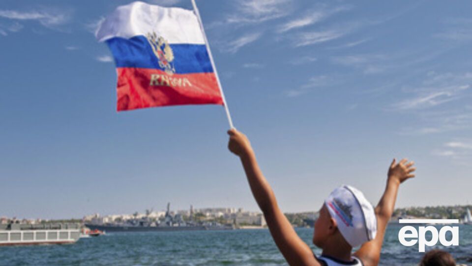 Соцопрос: Аннексию Крыма поддерживают 87% россиян