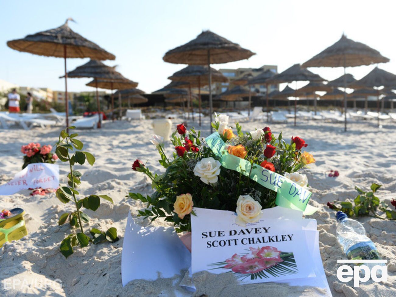 Мемориал на месте гибели туристов в Тунисе